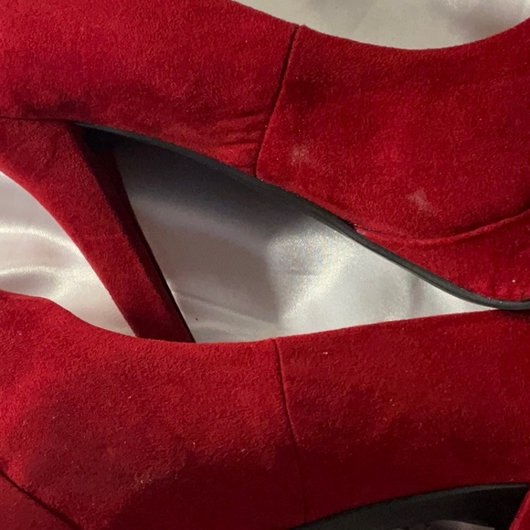 GUESS EUC Red Suede Platform Shoes With Red Patent Leather Toe Cap Size 7 1/2 - Picture 10 of 13